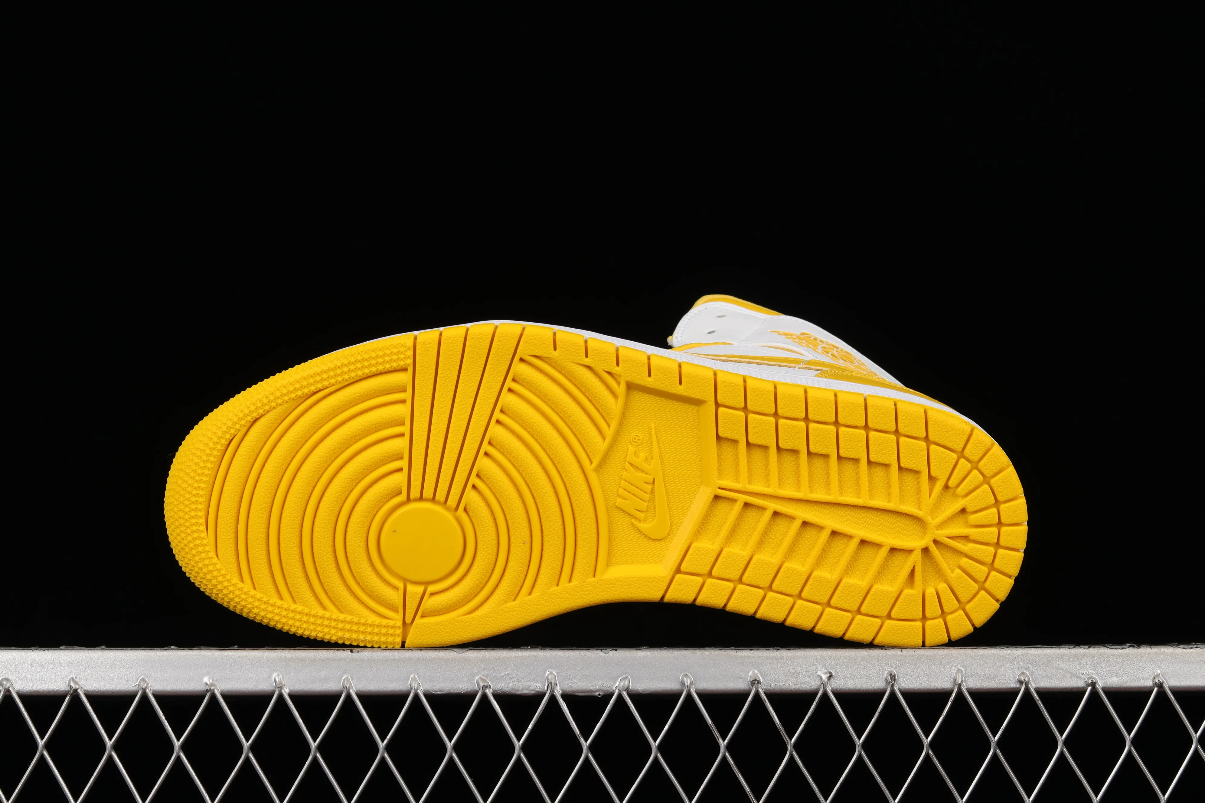 All categories Air Jordan Jordan series basketball shoes Air Jordan 1 Mid Air Jordan 1 Mid AJ1 Joe 1 white and yellow Zhongbang basketball shoes BQ6472-117